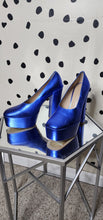 Load image into Gallery viewer, STUART WEITZMAN METALLIC BLUE PLATFORMS SZ 9.5, BEST FITTING 8.5