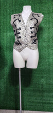 Load image into Gallery viewer, Music Note vest  fitting sz med
