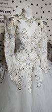 Load image into Gallery viewer, Beautiful Wedding Gown   sz 8/10
