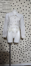 Load image into Gallery viewer, White crop blouse   sz 10
