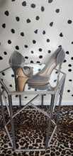 Load image into Gallery viewer, Shoe Dazzle Pewter heels   sz 9
