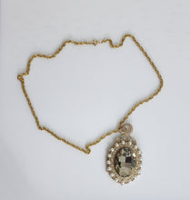 Load image into Gallery viewer, Oversized Jewel pendent neck piece
