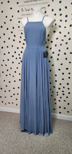 Load image into Gallery viewer, Nwt LuLu&#39;s chiffon dress   sz small
