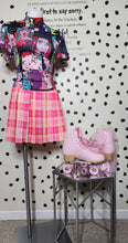 Load image into Gallery viewer, Nwt Pink Roller skates   sz 10
