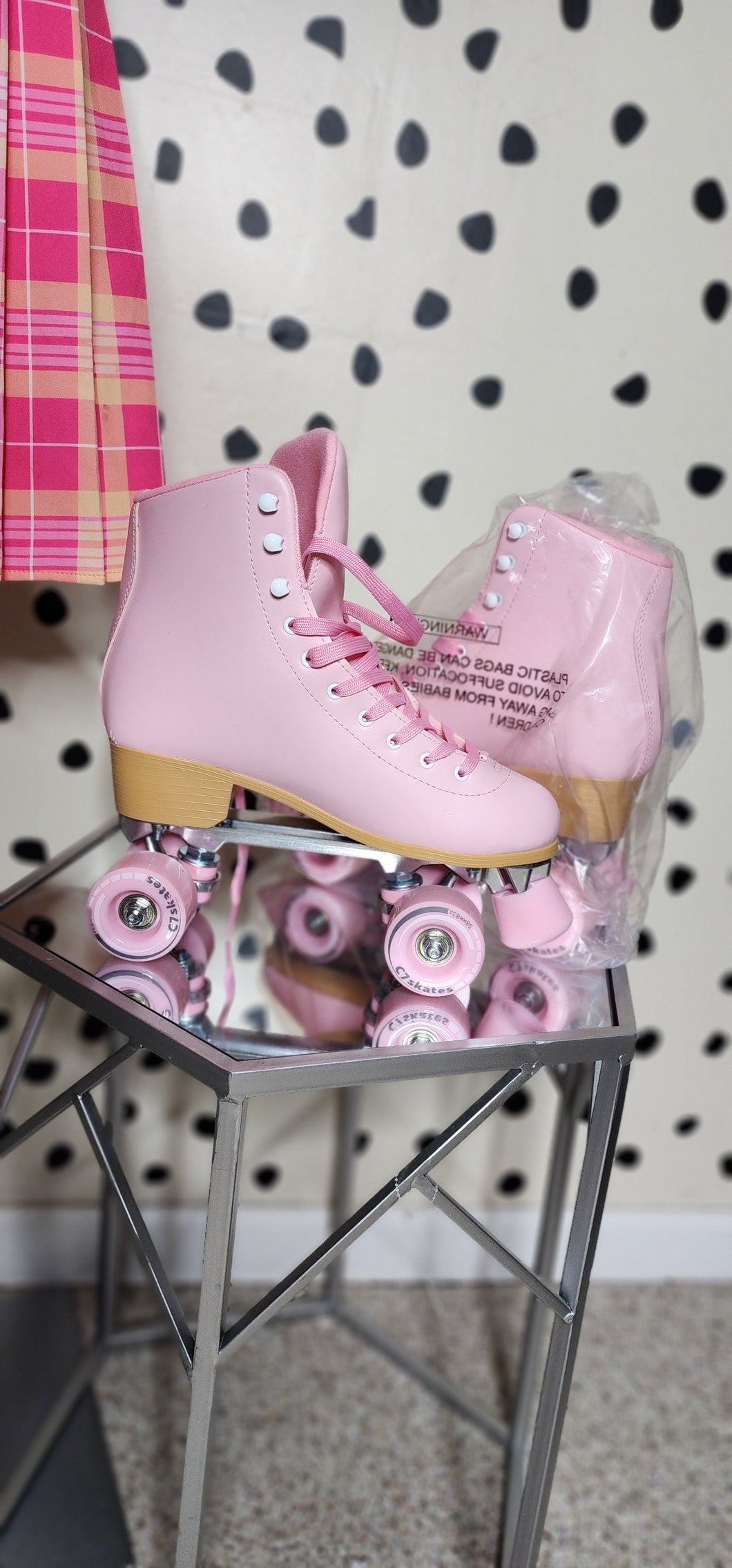 Nwt Pink Roller skates   sz 10