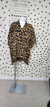Load image into Gallery viewer, Shein leopard poncho top    sz 1xl, 14/16
