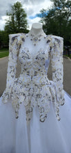 Load image into Gallery viewer, Beautiful Wedding Gown   sz 8/10
