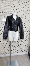 Load image into Gallery viewer, Faux leather crop jacket    sz med
