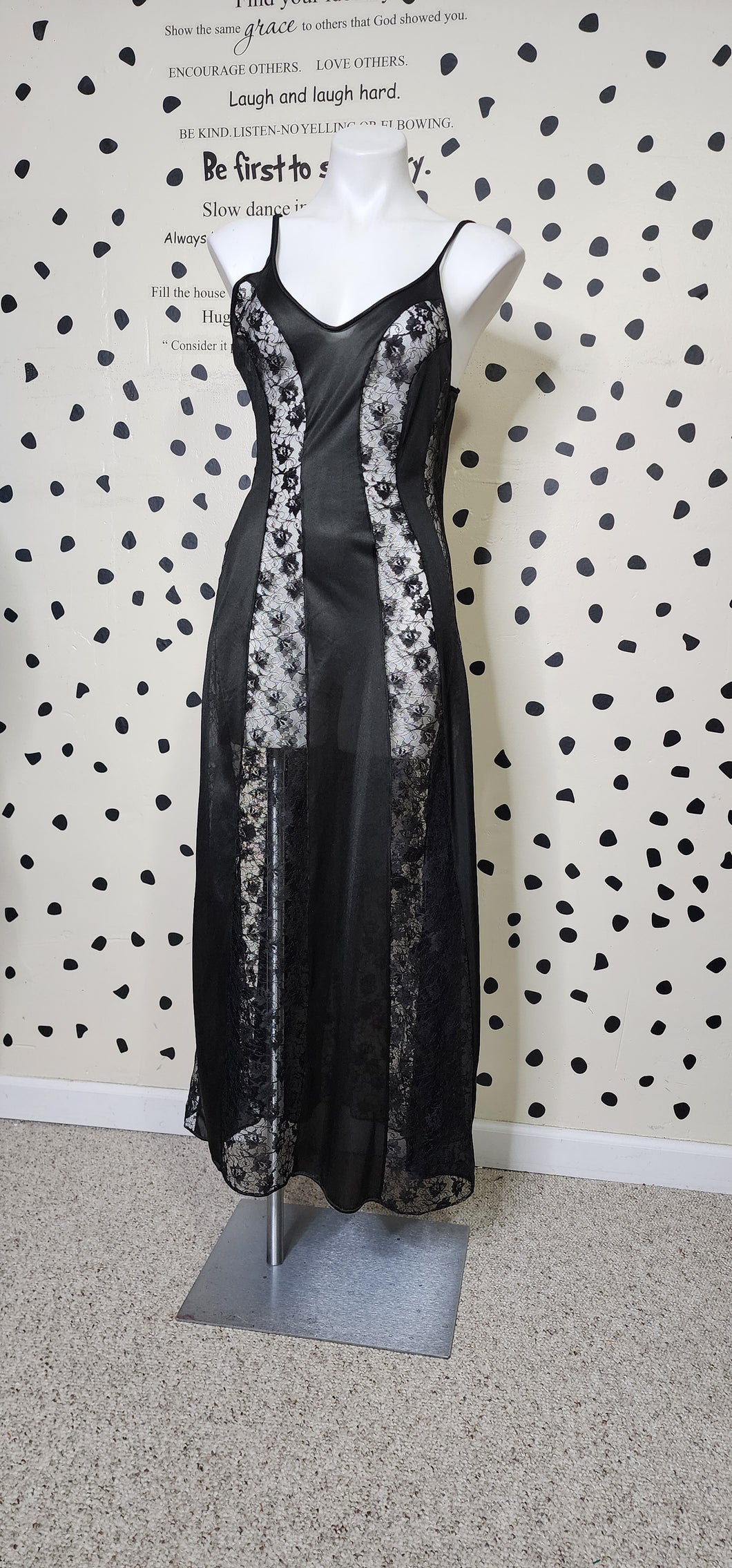 LACE SLIP DRESS  SZ MED/LRG