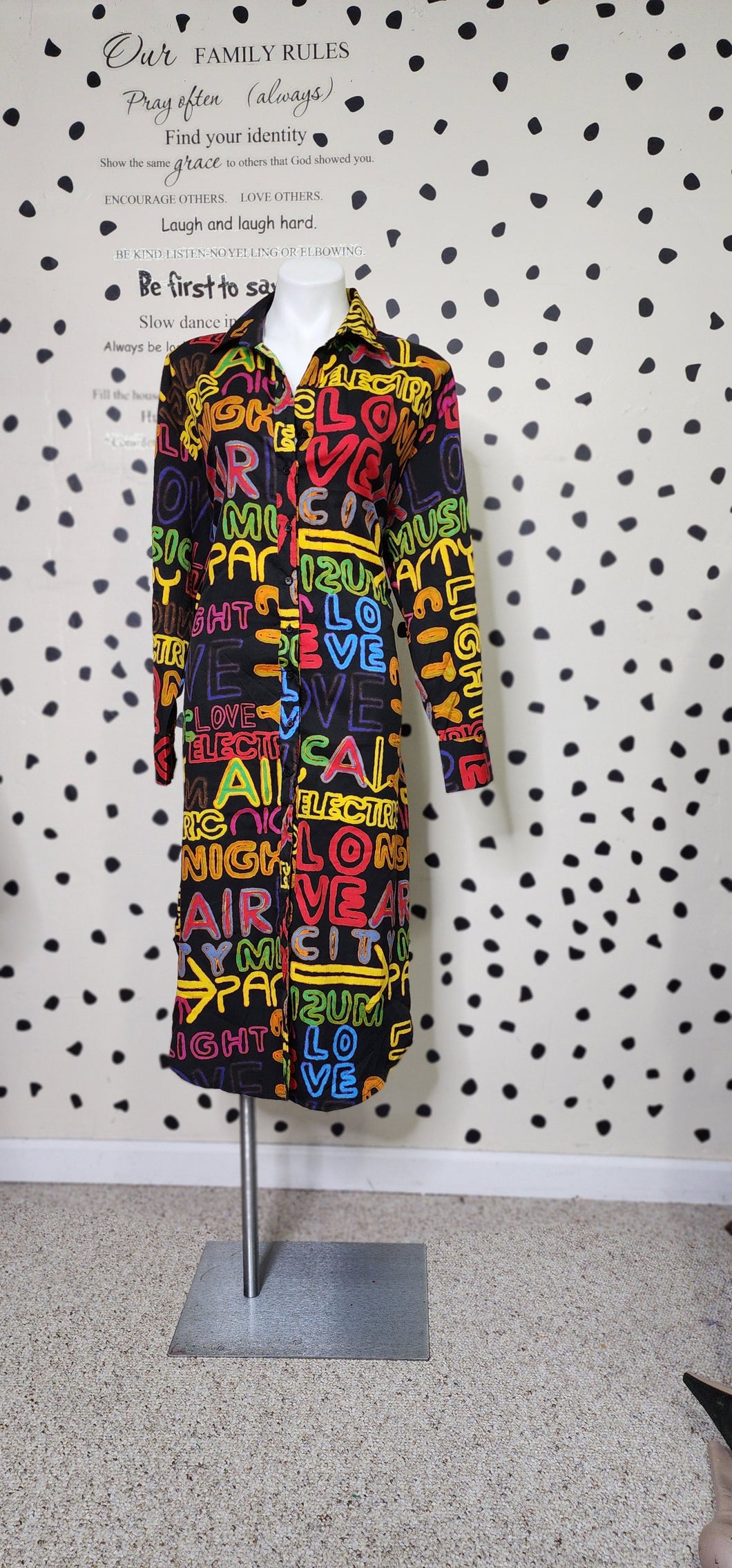 LIVE 4 TRUTH GRAFFITI DRESS    sz lrg