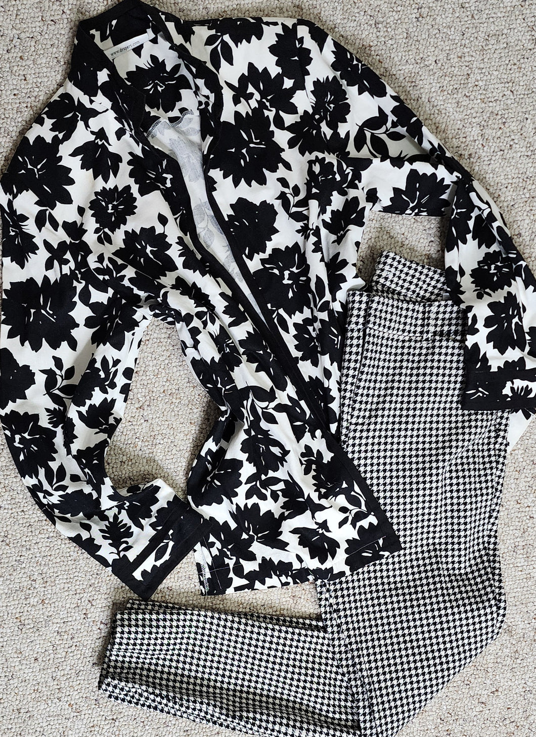 HOUNDSTOOTH PANT/FLORAL BLAZER 2 PIECE SET   SZ 10