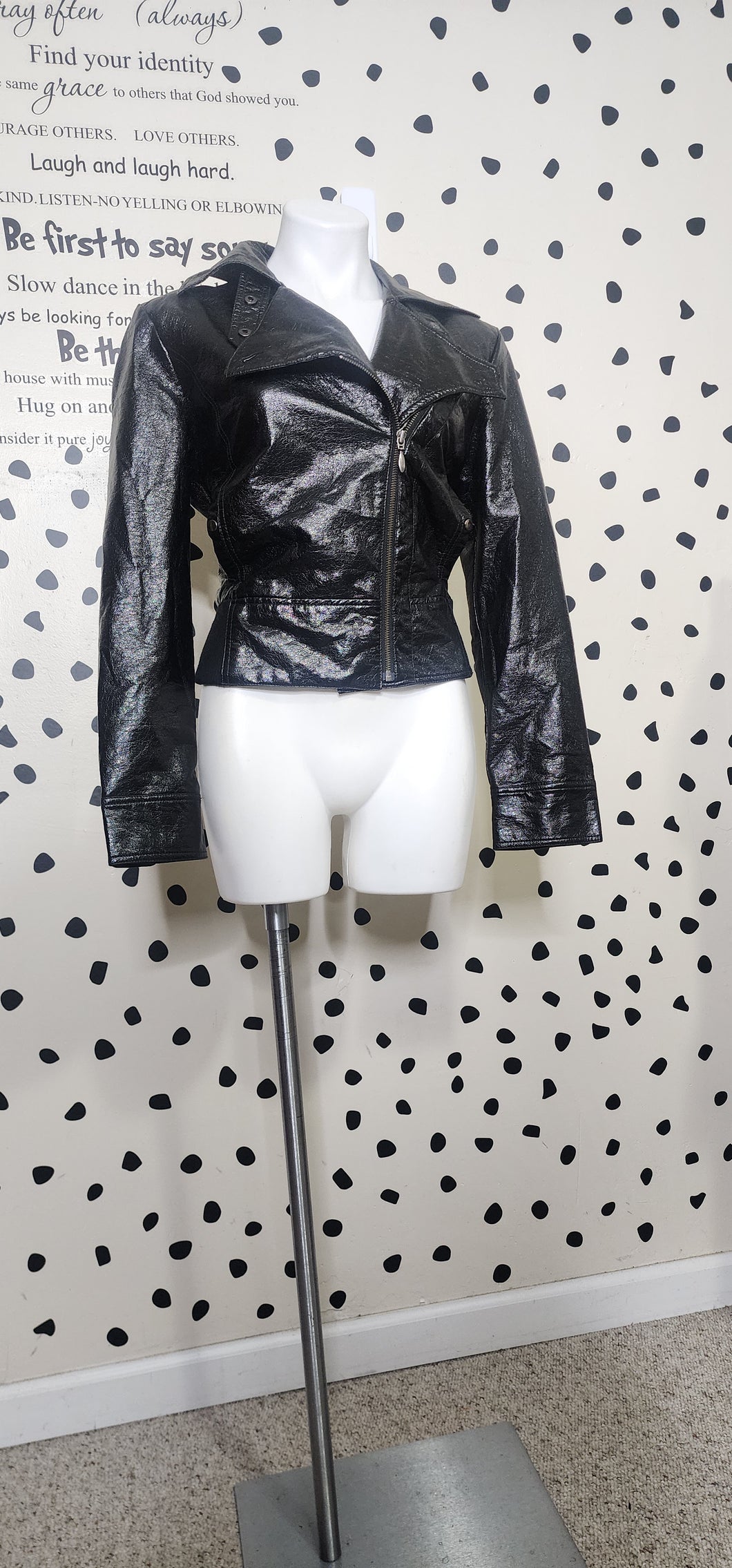 APT 9 FAUX LEATHER JACKET    SZ LRG (BEST FITTING 8/10)