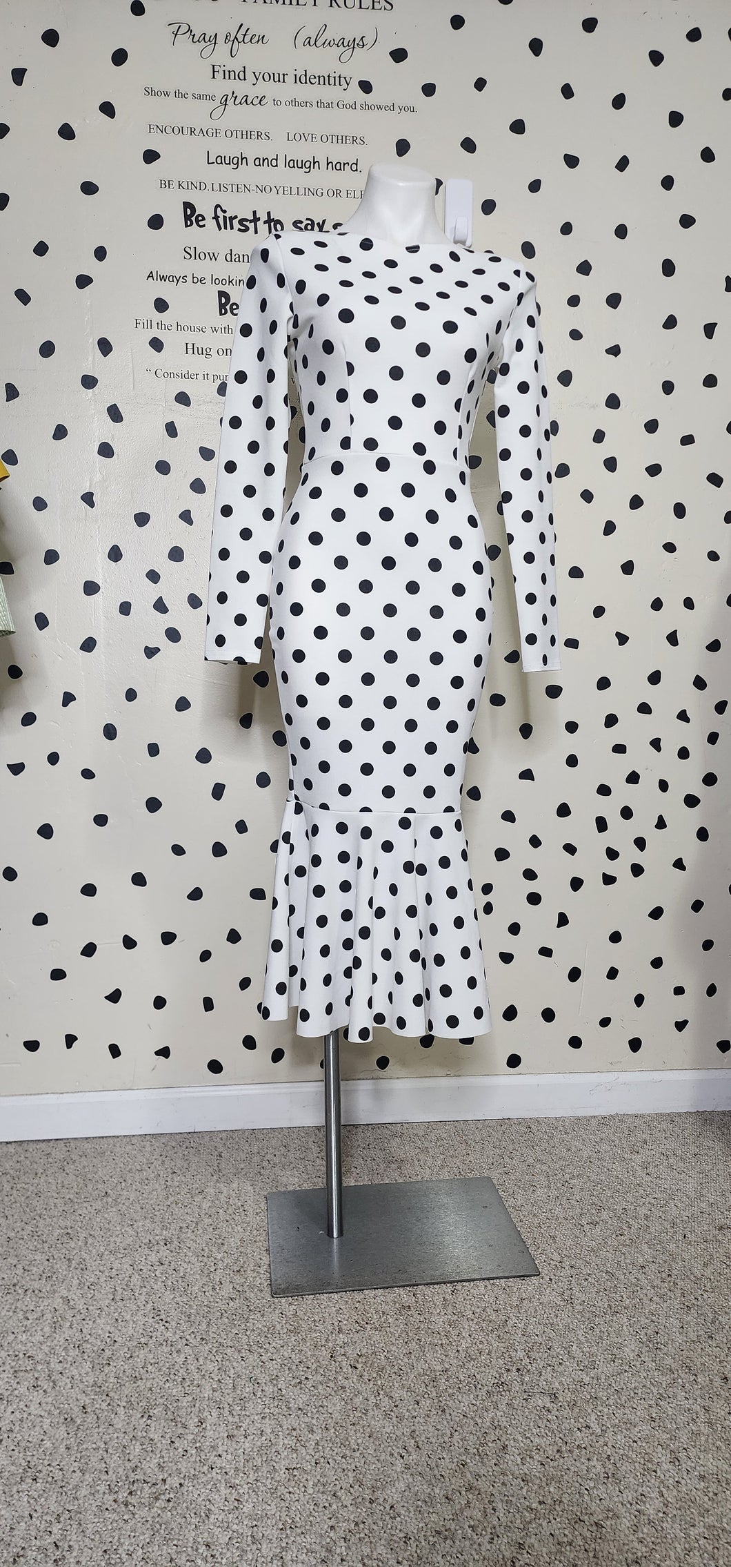 BOO HOO POLKA DOT DRESS    SZ 6-8