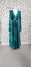 Load image into Gallery viewer, BOOHOO PLEATED MAXI DRESS     SZ 8
