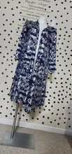 Load image into Gallery viewer, LULAROE DUSTER     SZ MED/LRG
