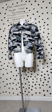 Load image into Gallery viewer, ROCK AND REPUBLIC CAMO JACKET   SZ XS-SM
