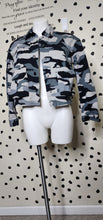 Load image into Gallery viewer, ROCK AND REPUBLIC CAMO JACKET   SZ XS-SM
