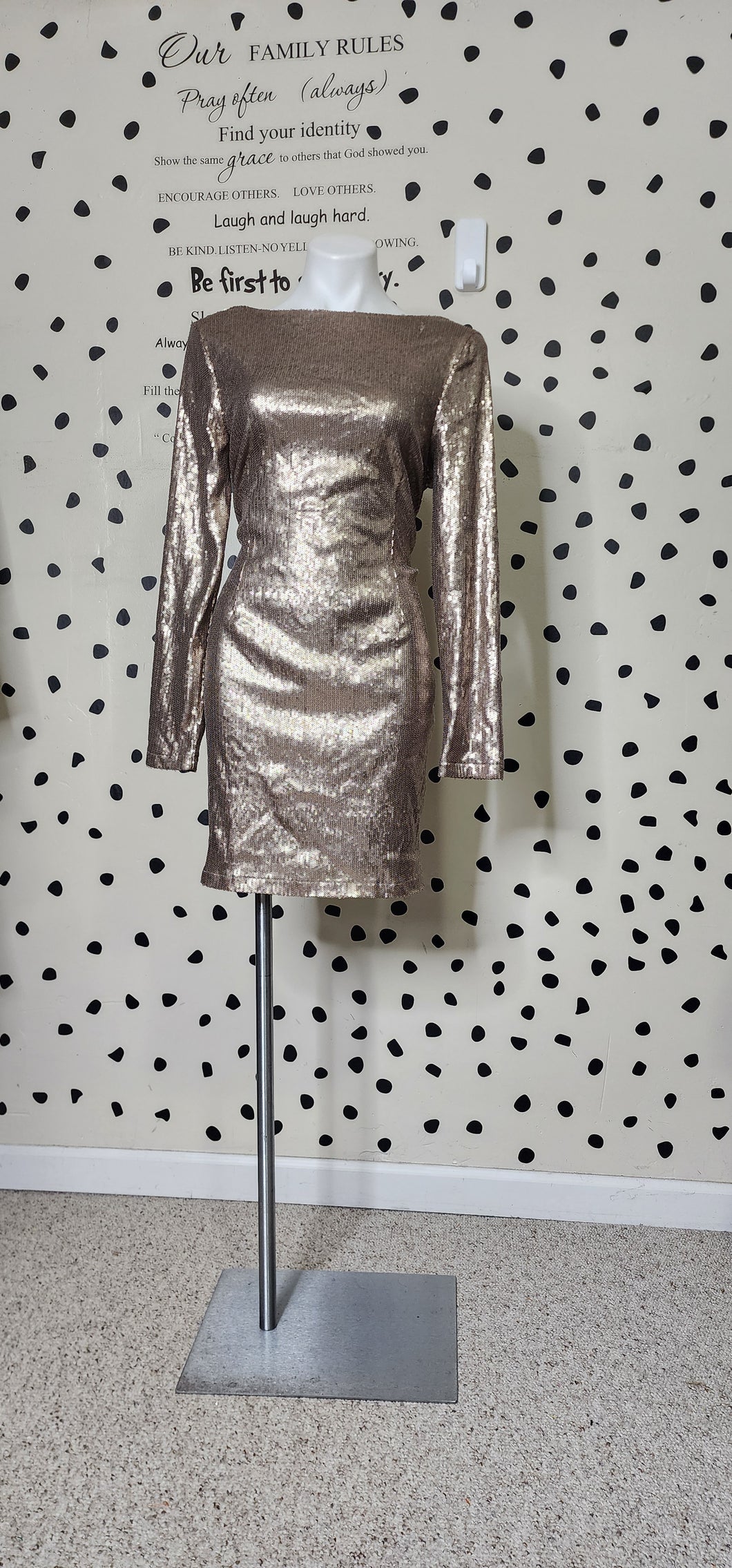 KIM KARDASHIN BRONZE SEQUIN DRESS   SZ LRG (FITTING 8/10)