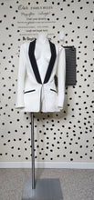 Load image into Gallery viewer, BOLD ELEMENTS BLAZER    SZ LARGE (14/16)
