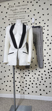 Load image into Gallery viewer, BOLD ELEMENTS BLAZER    SZ LARGE (14/16)
