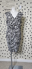 Load image into Gallery viewer, IRIS STRIPED DRESS     SZ 3XL

