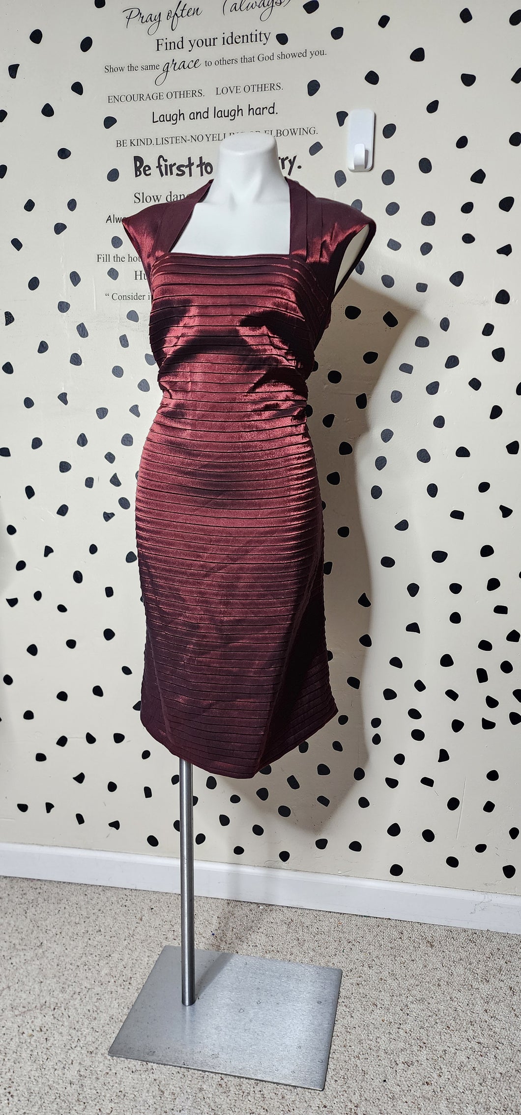 R&M RICHARDS RED DRESS     SZ 16 (FITTING SZ 14/16)
