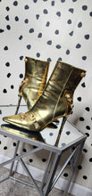Load image into Gallery viewer, AZAELA WANG GOLD HEELS    SZ 9
