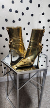 Load image into Gallery viewer, AZAELA WANG GOLD HEELS    SZ 9
