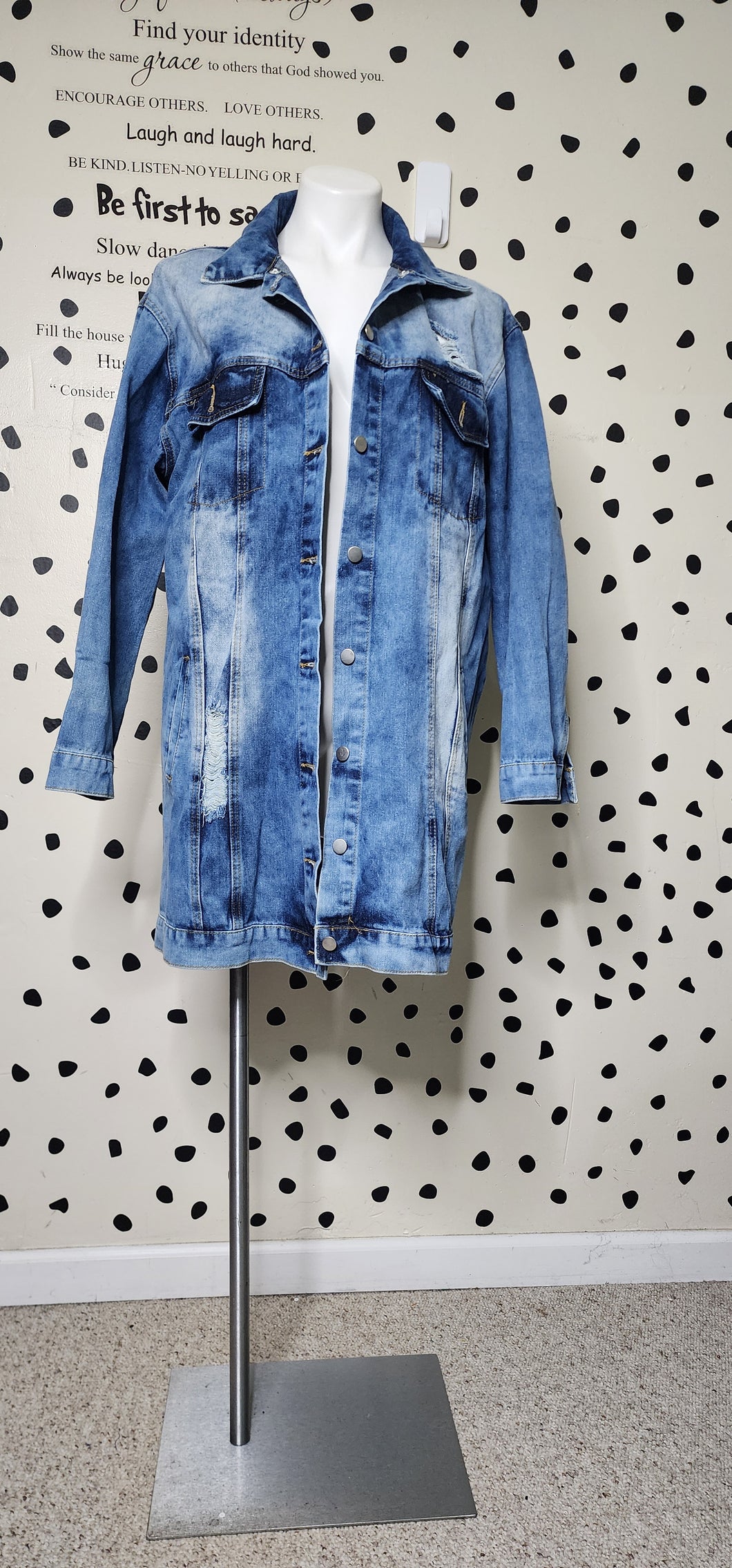 LONG DENIM DISTRESSED  JACKET    SZ LRG-2X