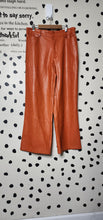Load image into Gallery viewer, LESS FILLES LEATHER PANTS    SZ MED
