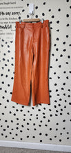 Load image into Gallery viewer, LESS FILLES LEATHER PANTS    SZ MED
