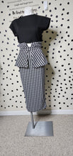 Load image into Gallery viewer, HOUNDSTOOTH LONG SKIRT   SZ MED
