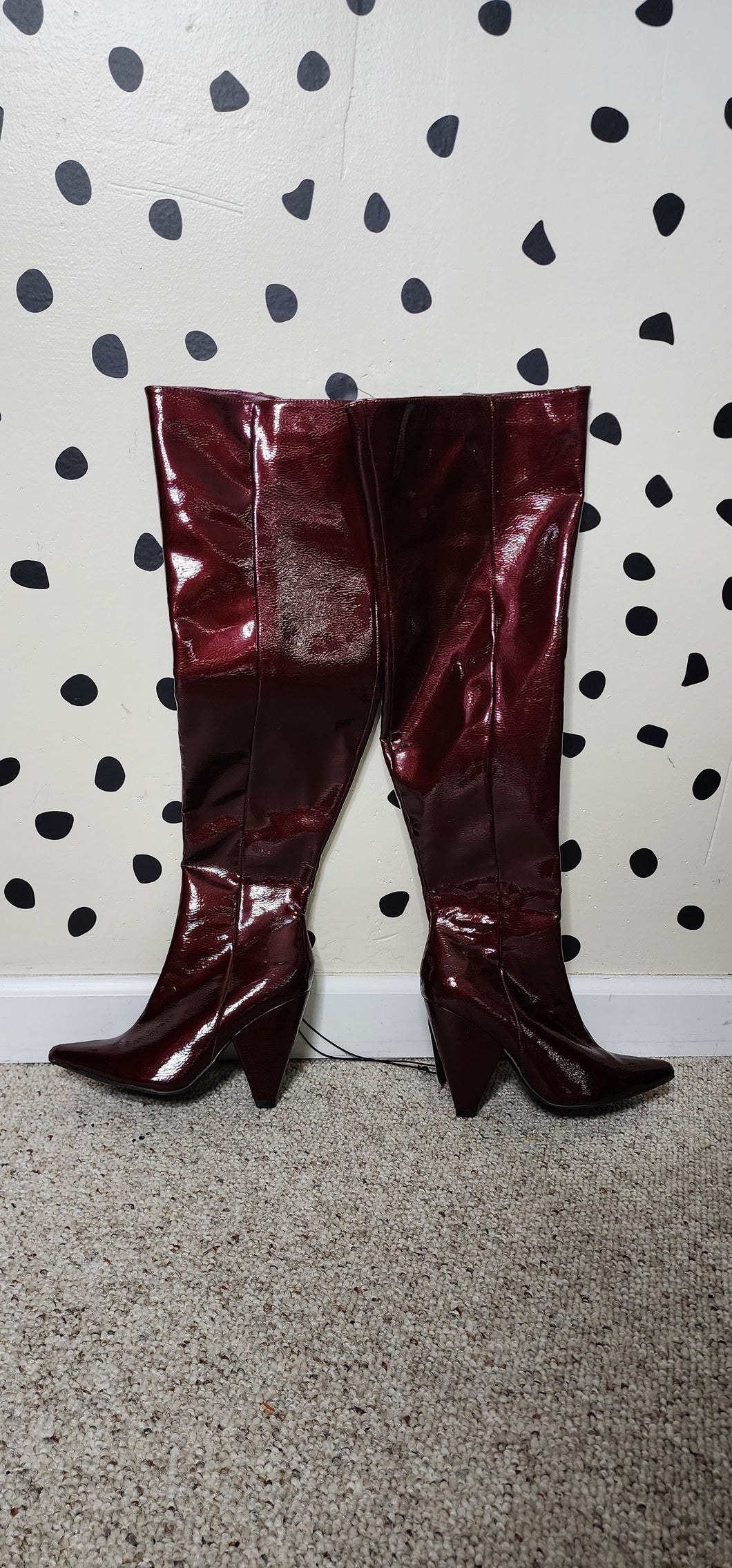 THIGH HIGH PATENT LEATHER HEELS   SZ 6