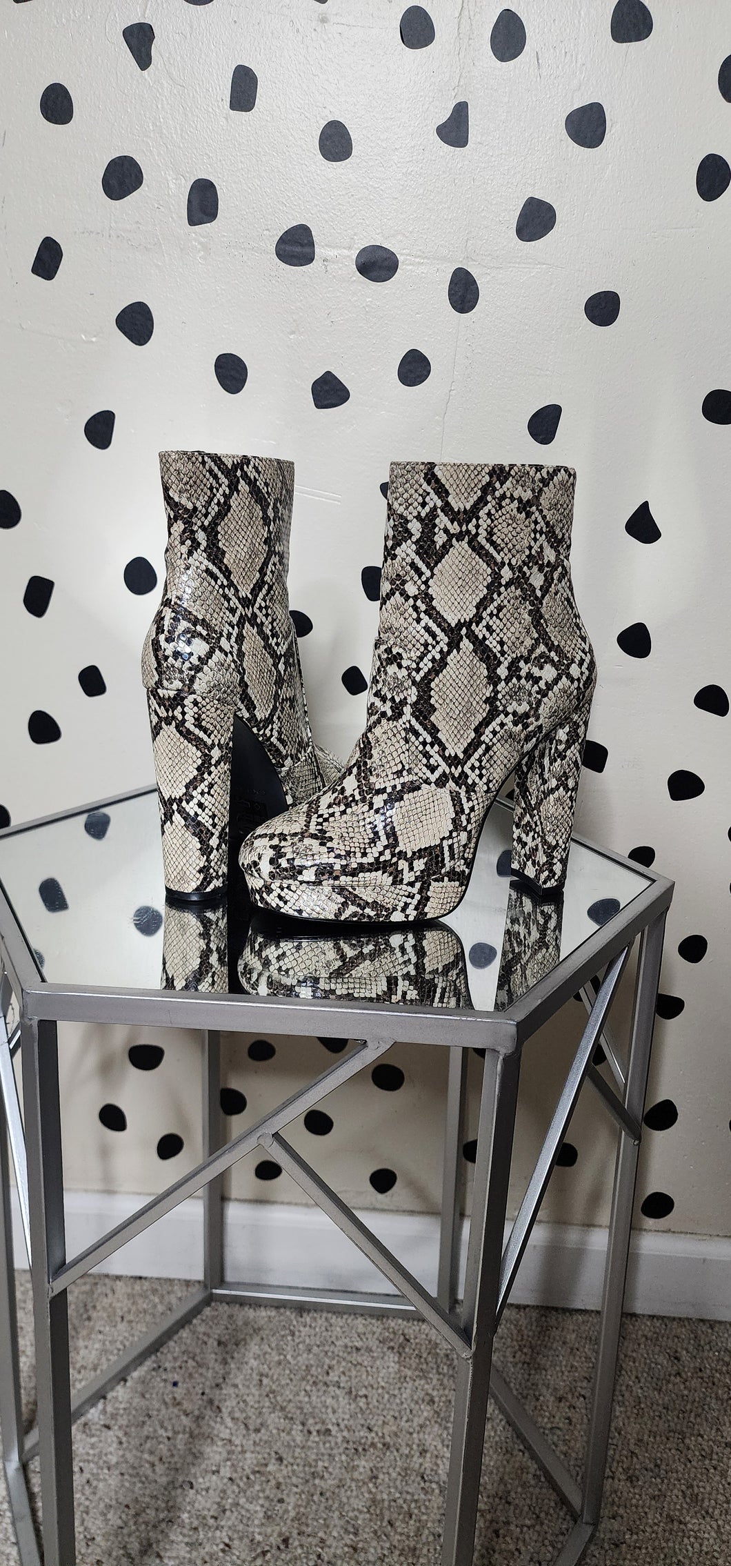 ALDO REPTILE PRINT HEELS   SZ 7