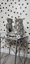 Load image into Gallery viewer, ALDO REPTILE PRINT HEELS   SZ 7
