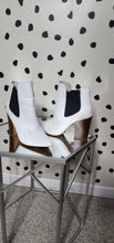 Load image into Gallery viewer, CHINESE LAUNDRY WHITE HEELS

