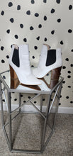 Load image into Gallery viewer, CHINESE LAUNDRY WHITE HEELS
