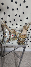 Load image into Gallery viewer, AZAELA WANG CHUNKY SANDALS    SZ 8.5
