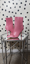 Load image into Gallery viewer, NEW FASHION NOVA PINK HEELS      SZ 8.5
