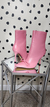 Load image into Gallery viewer, NEW FASHION NOVA PINK HEELS      SZ 8.5
