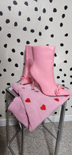 Load image into Gallery viewer, NEW FASHION NOVA PINK HEELS      SZ 8.5
