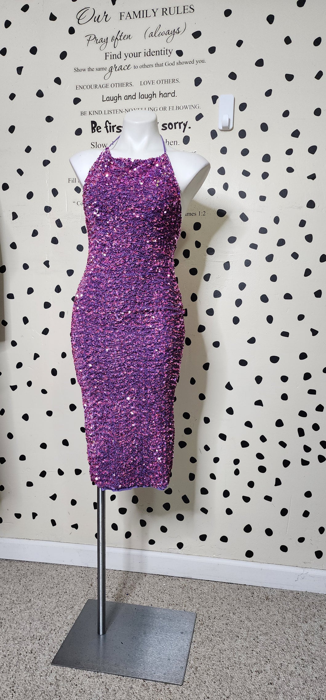 AKIRA SEQUIN BODYCON DRESS    SZ MED, BEST FITTING SZ SMALL(6)