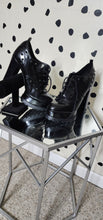 Load image into Gallery viewer, JESSICA SIMPSON PLATFORM CHUNKY HEELS   SZ 9
