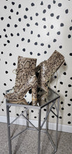 Load image into Gallery viewer, FASHION NOVA REPTILE PRINT HEELS    SZ 9
