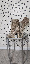 Load image into Gallery viewer, FASHION NOVA REPTILE PRINT HEELS    SZ 9
