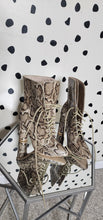 Load image into Gallery viewer, FASHION NOVA REPTILE PRINT HEELS    SZ 9
