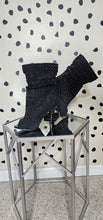 Load image into Gallery viewer, BLACK STUDDED HEELS    SZ 8
