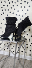 Load image into Gallery viewer, BLACK STUDDED HEELS    SZ 8
