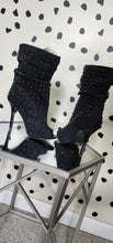 Load image into Gallery viewer, BLACK STUDDED HEELS    SZ 8
