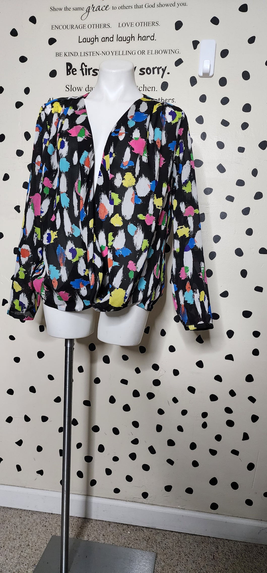 LIZ CLAIRBORN COLOR SPLATTER TOP     SZ XL